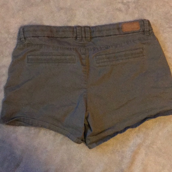 Green khaki shorts - Picture 4 of 4